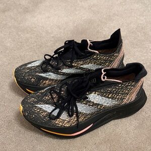 EUC Adidas Prime X Strung size 7/8.5